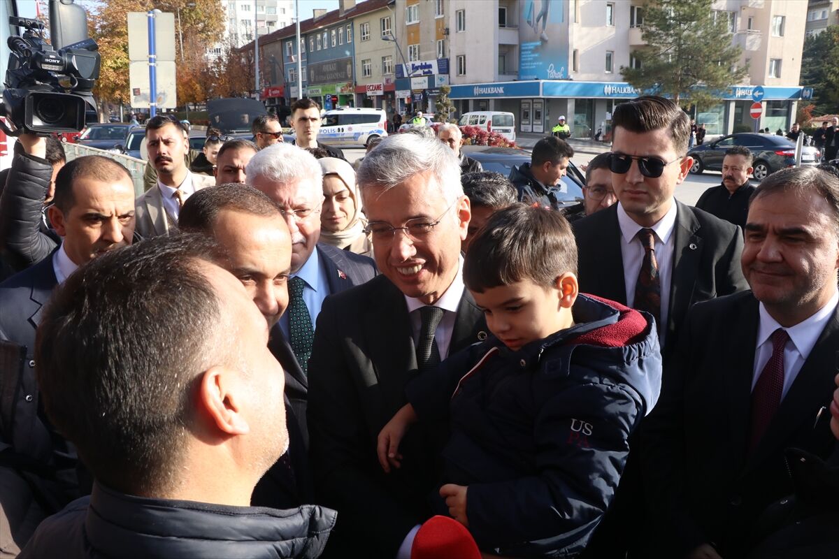 Sağlık Bakanı Memişoğlu, Çankırı'da ziyaretlerde bulundu