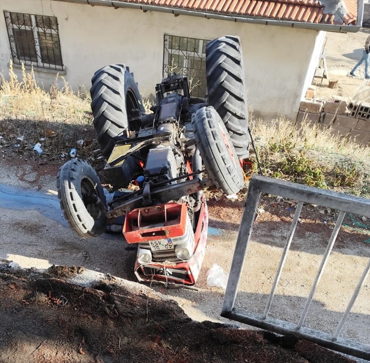Aksaray'da devrilen traktörün sürücüsü öldü