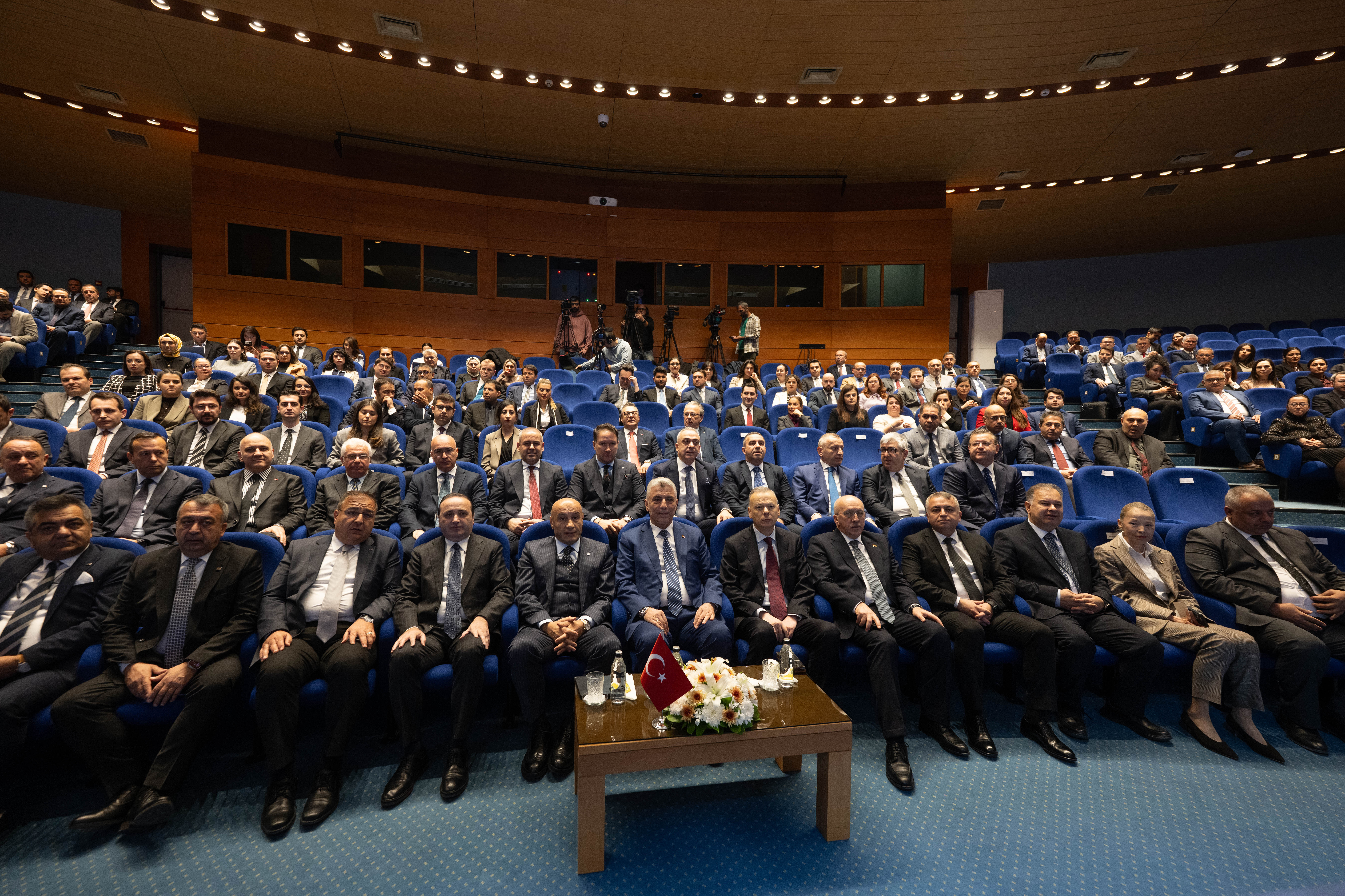 Ticaret Bakanı Ömer Bolat, kasım ayı dış ticaret verilerini açıkladı: (1)