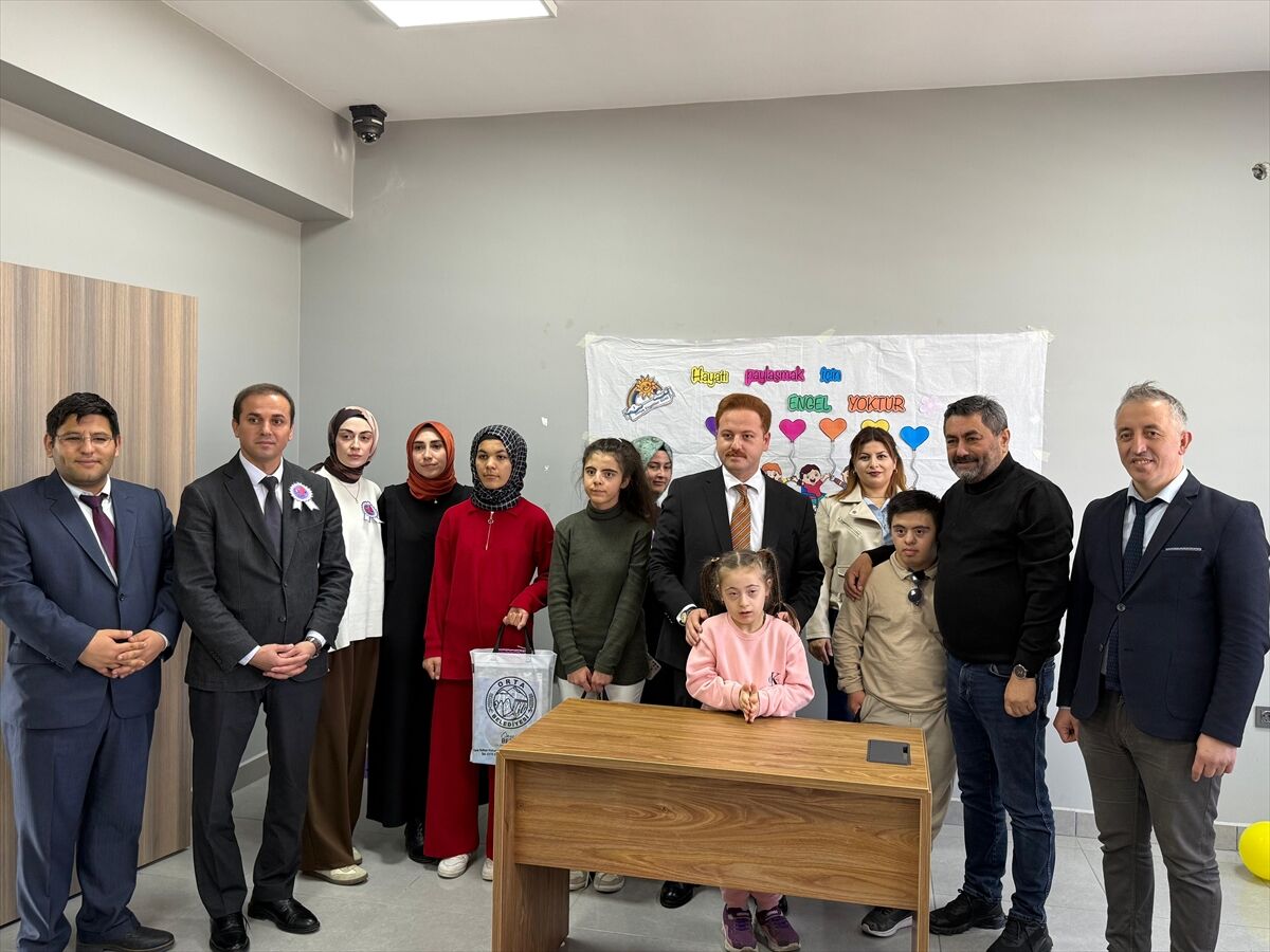 Şabanözü'nde ilkokul öğrencileri kendi meşe palamutlarını dikti