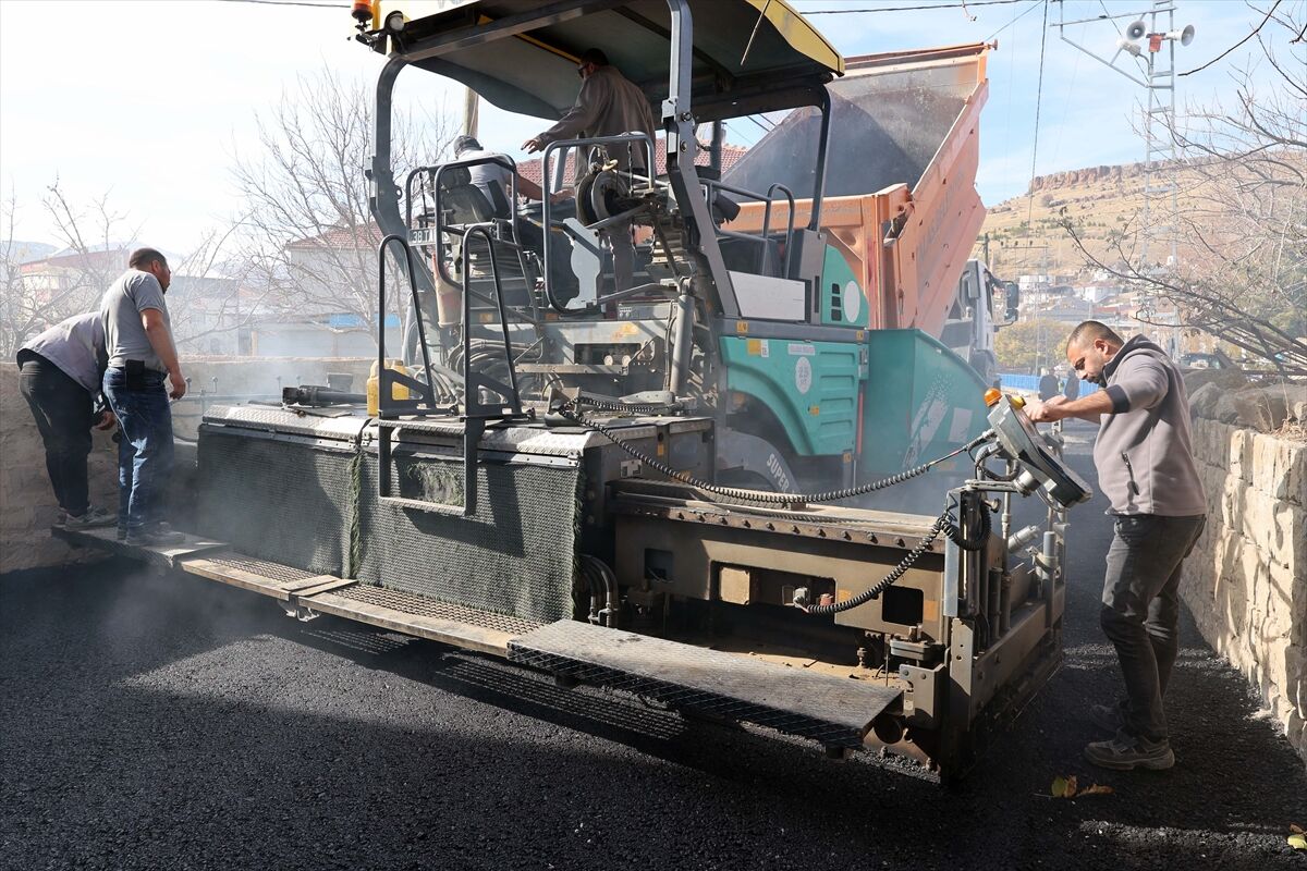 Talas Belediyesi, Kepez Mahallesi'nde 1040 ton asfalt serimi yaptı