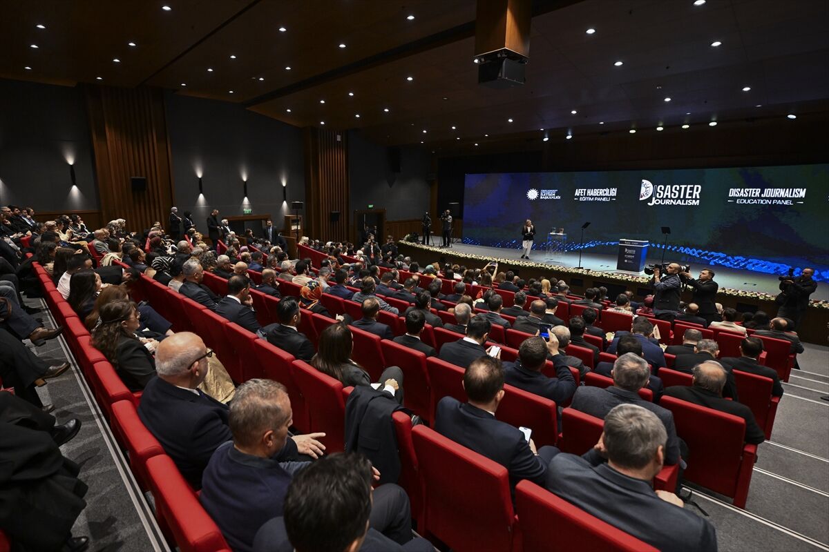 AFAD Başkanı Pehlivan 'Afet Haberciliği Paneli'nde konuştu: