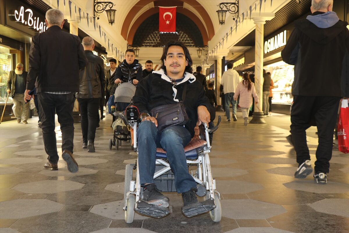İki üniversite mezunu serebral palsili Hikmet hayallerinin peşinden gidiyor