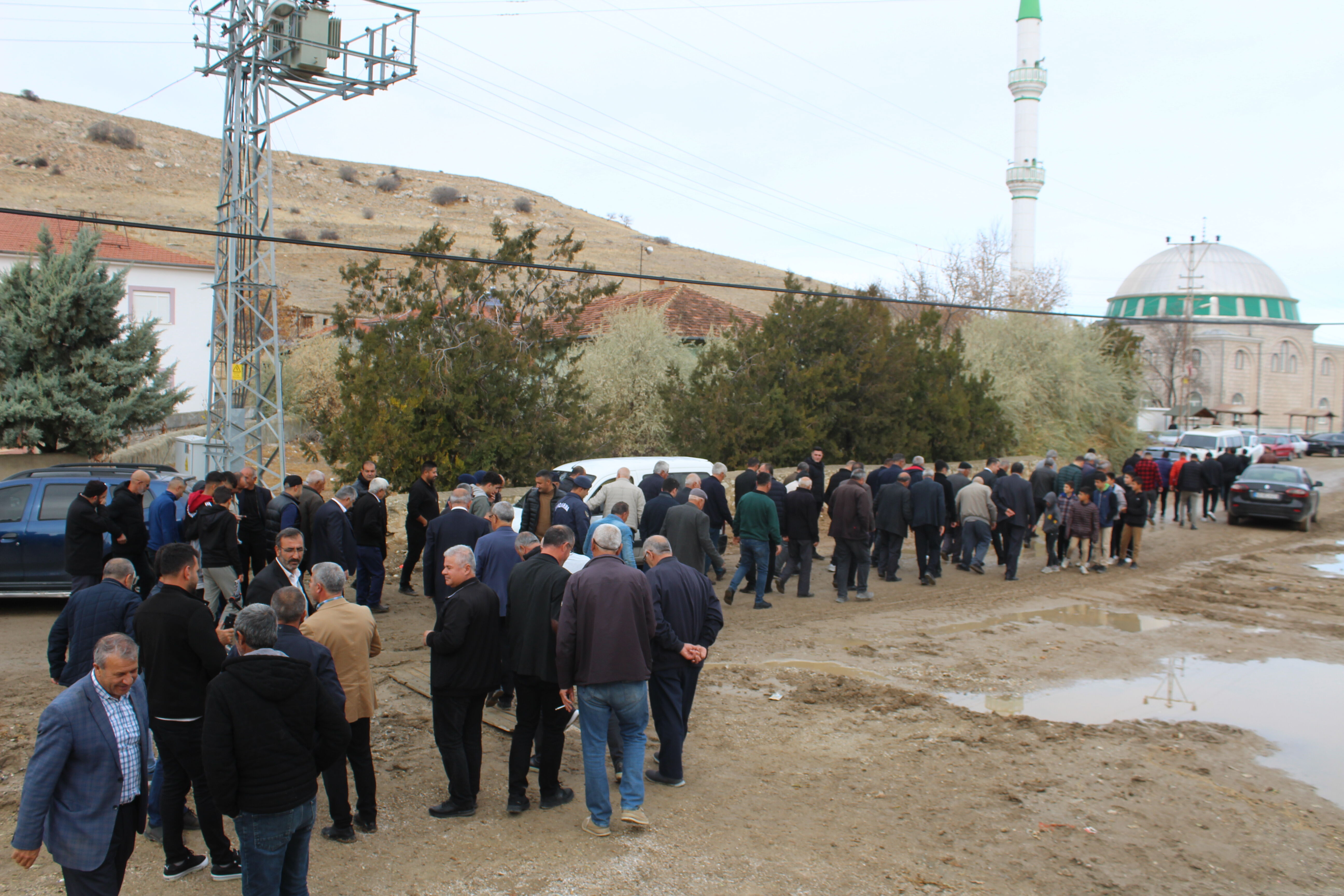 Yunak Hacıömeroğlu Mahallesi Köy Konağı açıldı