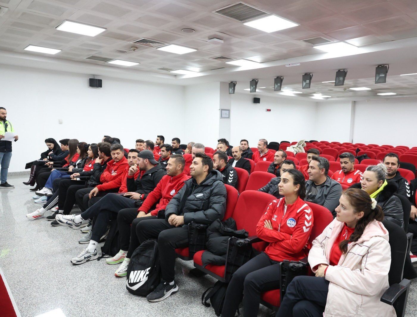 Büyükşehir Belediyesi Spor AŞ'den personele iş sağlığı ve güvenliği eğitimi