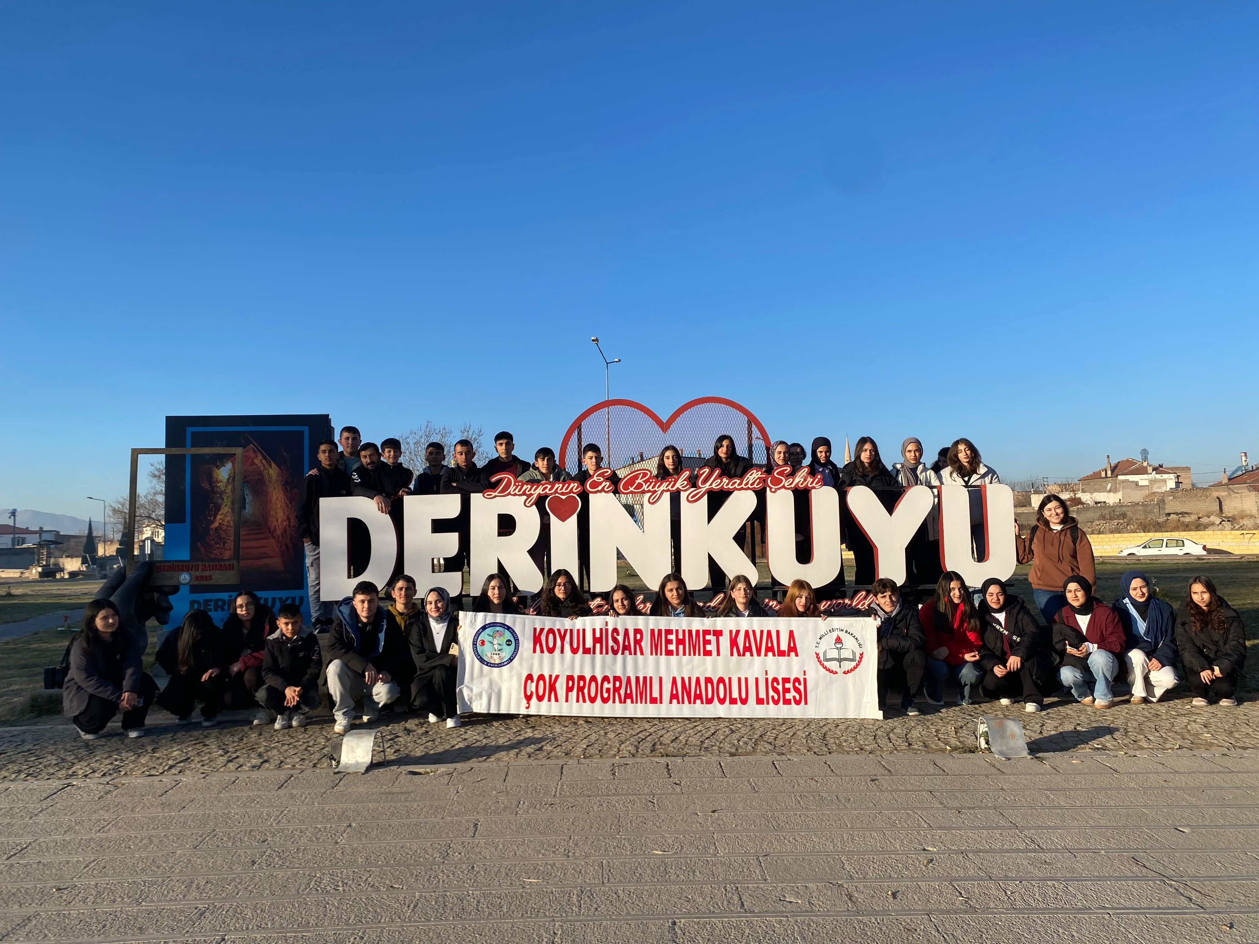 Koyulhisar'da lise öğrencilerine yönelik kültür gezisi düzenlendi