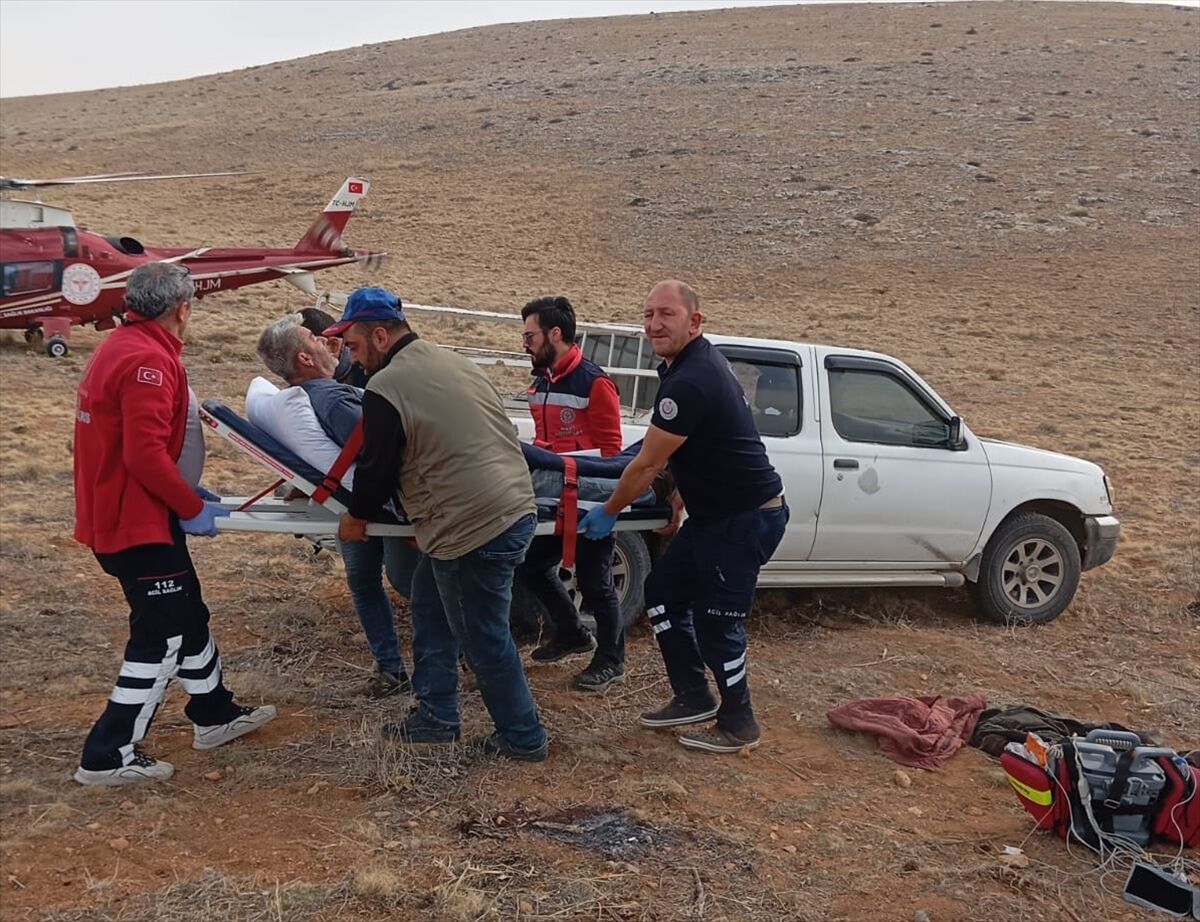 Dağlık alanda kalp krizi geçiren çoban hava ambulansıyla hastaneye kaldırıldı