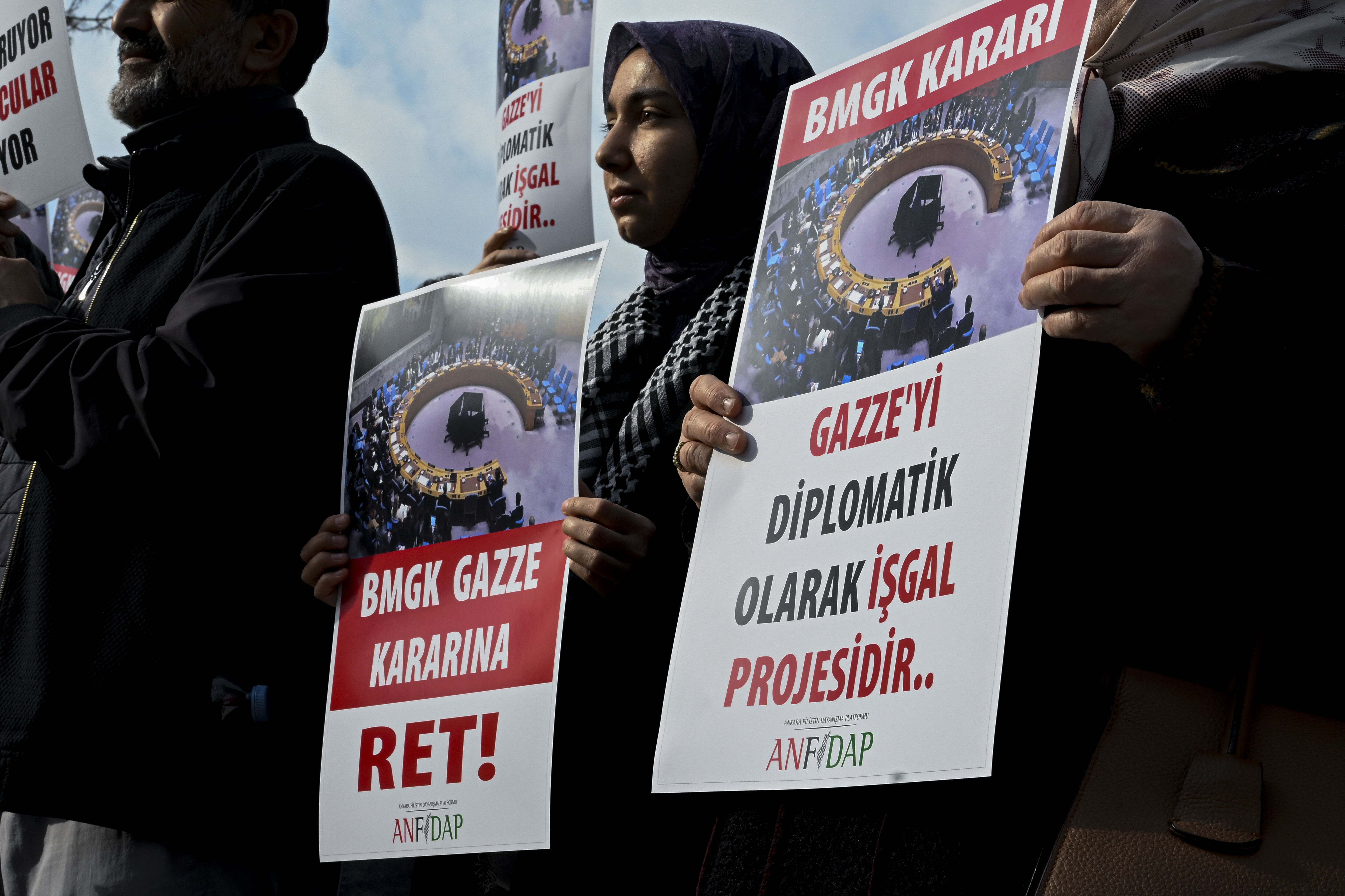İsrail'in Gazze'de ateşkes ihlalleri ve BMGK'nin yeni kararı Ankara'da protesto edildi