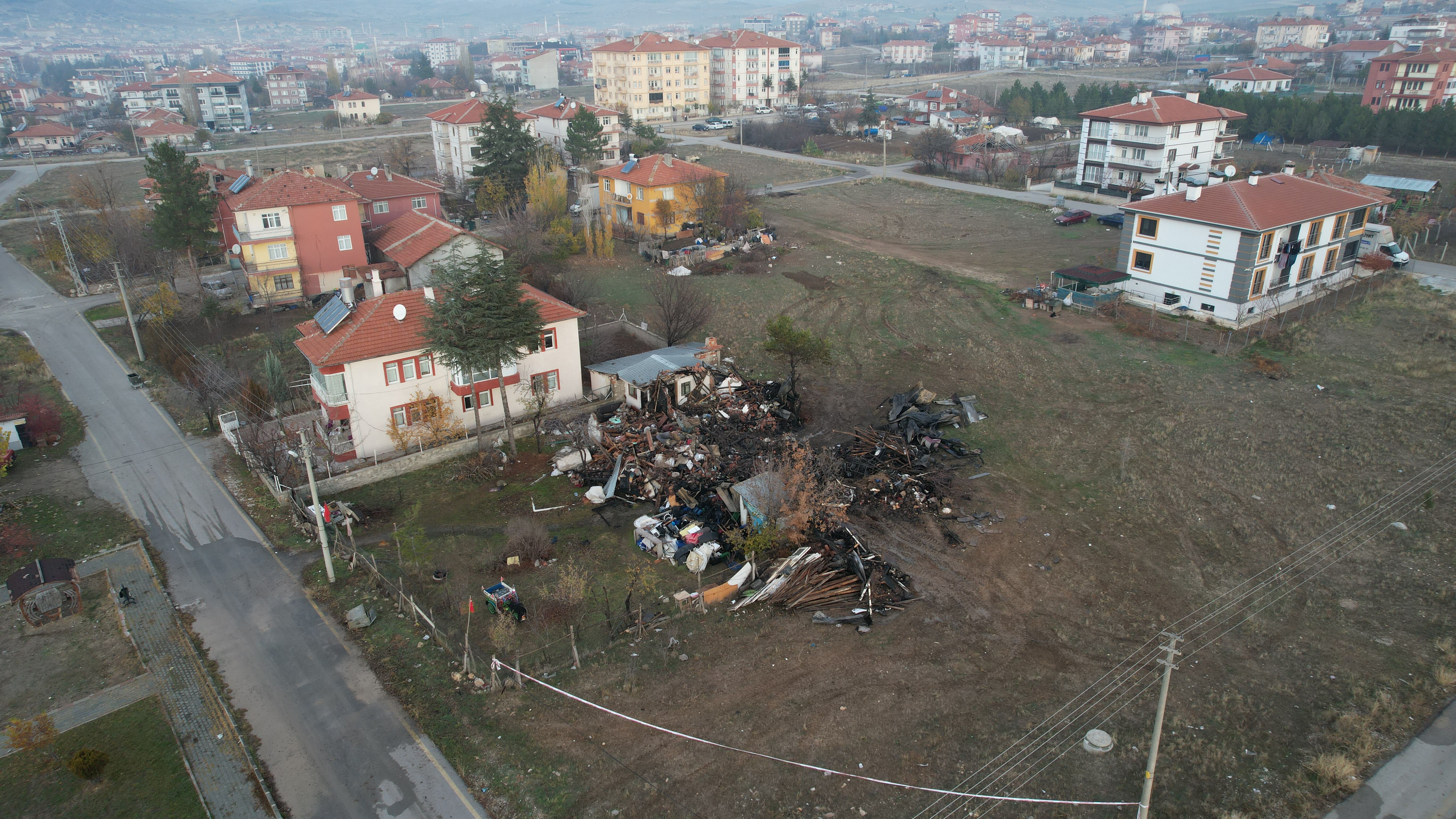 Çubuk'ta evleri yanan üç kardeş otele yerleştirildi