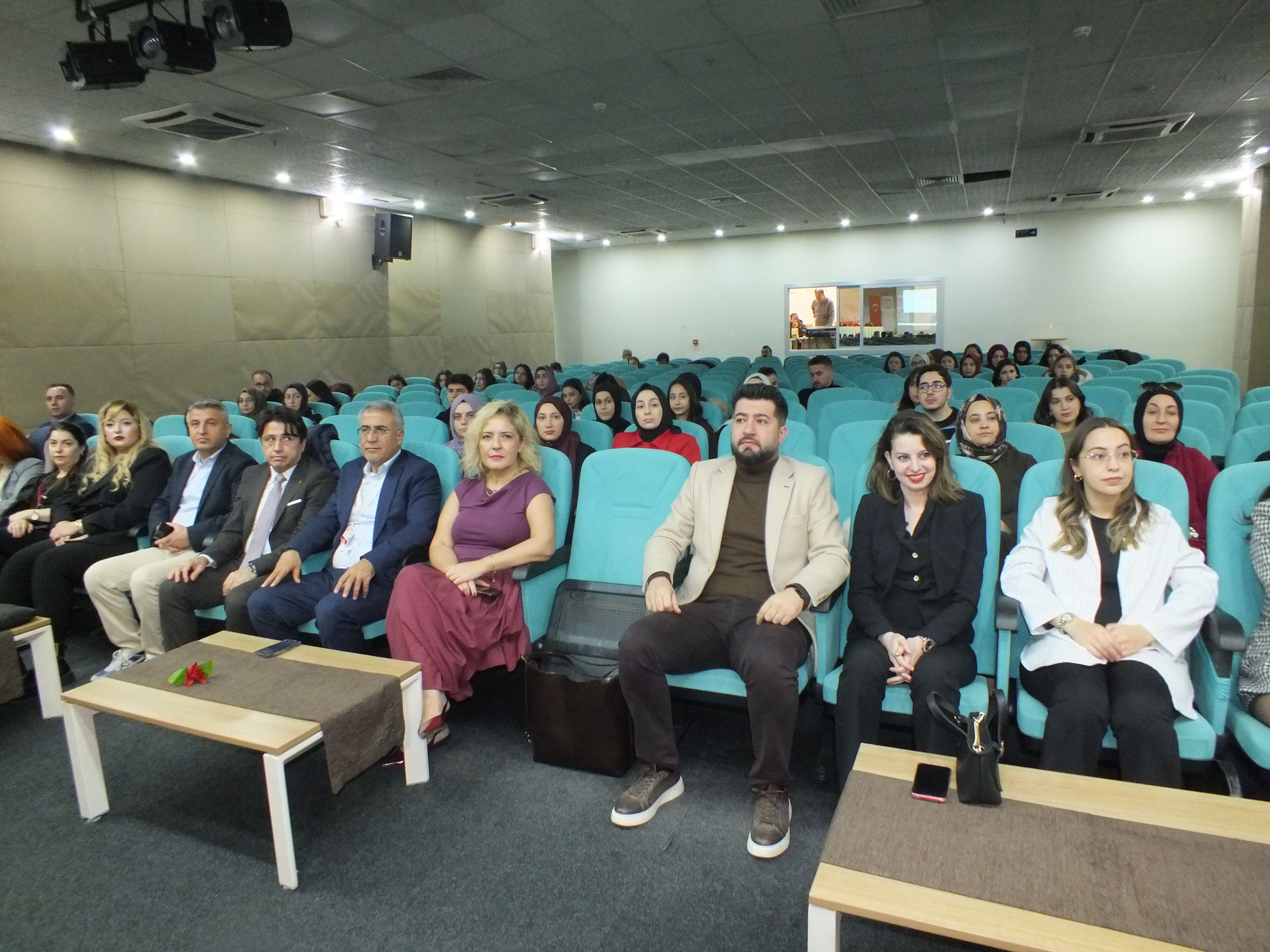 Sivas'ta 'Tanıdan Müdahaleye, İşitme Kaybında Eğitim ve Rehabilitasyon' paneli düzenlendi
