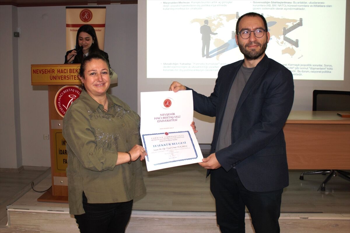 Nevşehir'de 'Uluslararası İlişkiler ve Komplo Teorileri' konulu konferans düzenlendi