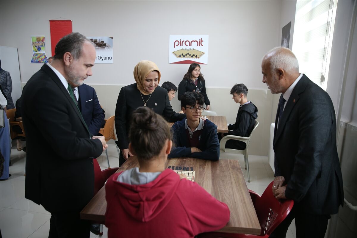 Niğde'de şehitlerin isimleri okulda açılan zeka oyunları ve etüt sınıflarına verildi