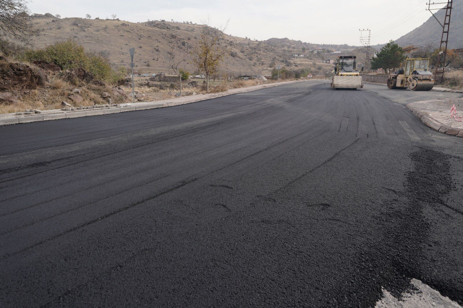 Melikgazi Belediyesi Esentepe Mahallesi'ndeki yol çalışmasını tamamladı