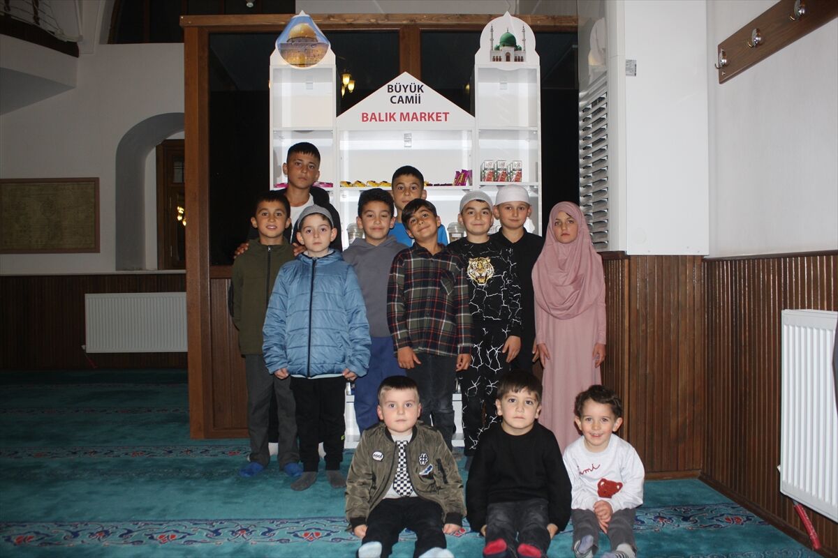 Şarkışla'da 'Camide Beni Bekleyen Karnı Aç Bir Balığım Var' projesi devam ediyor