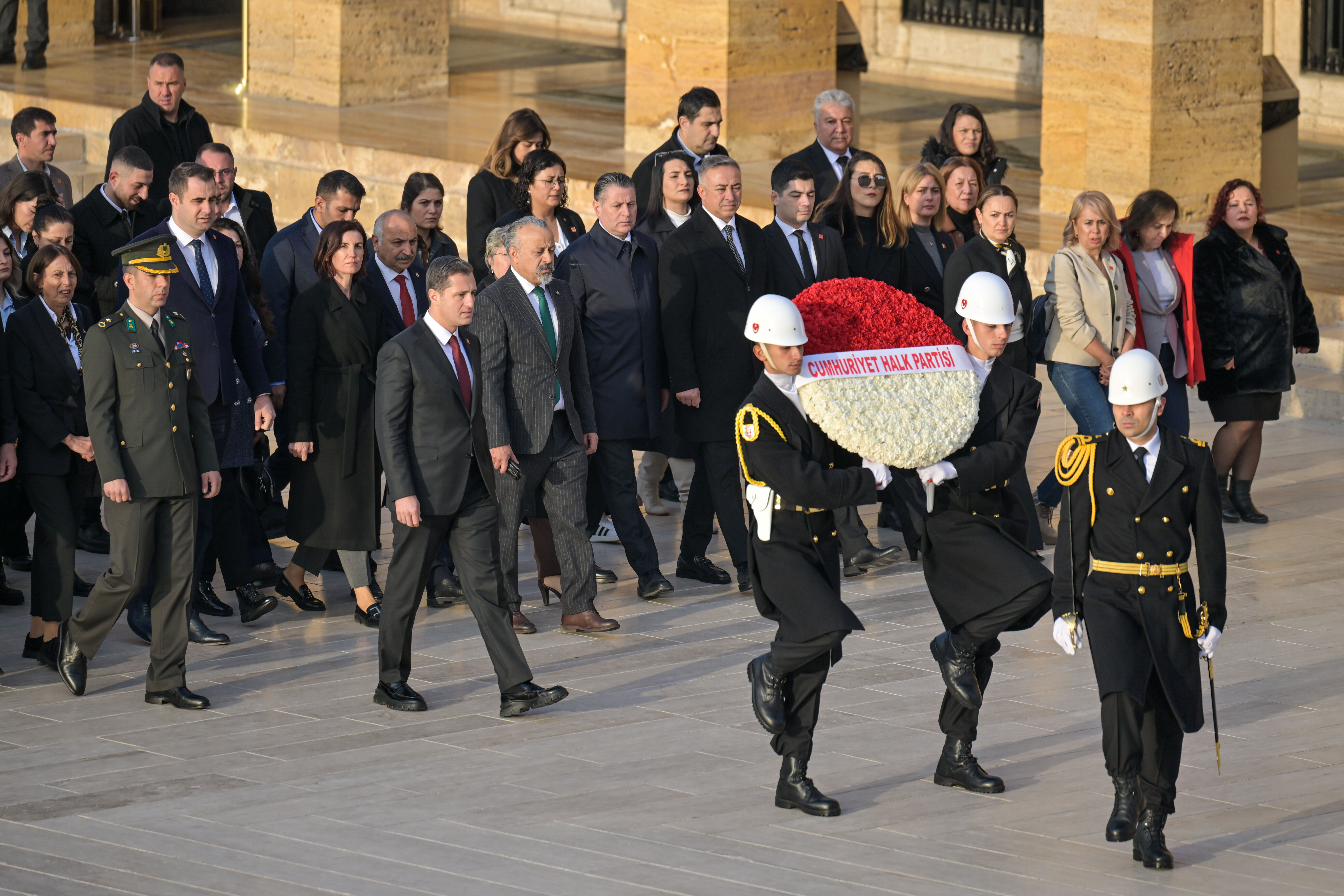 CHP heyeti Anıtkabir'i ziyaret etti