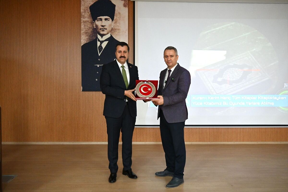Suşehri'nde '3T 1B' konulu konferans düzenlendi