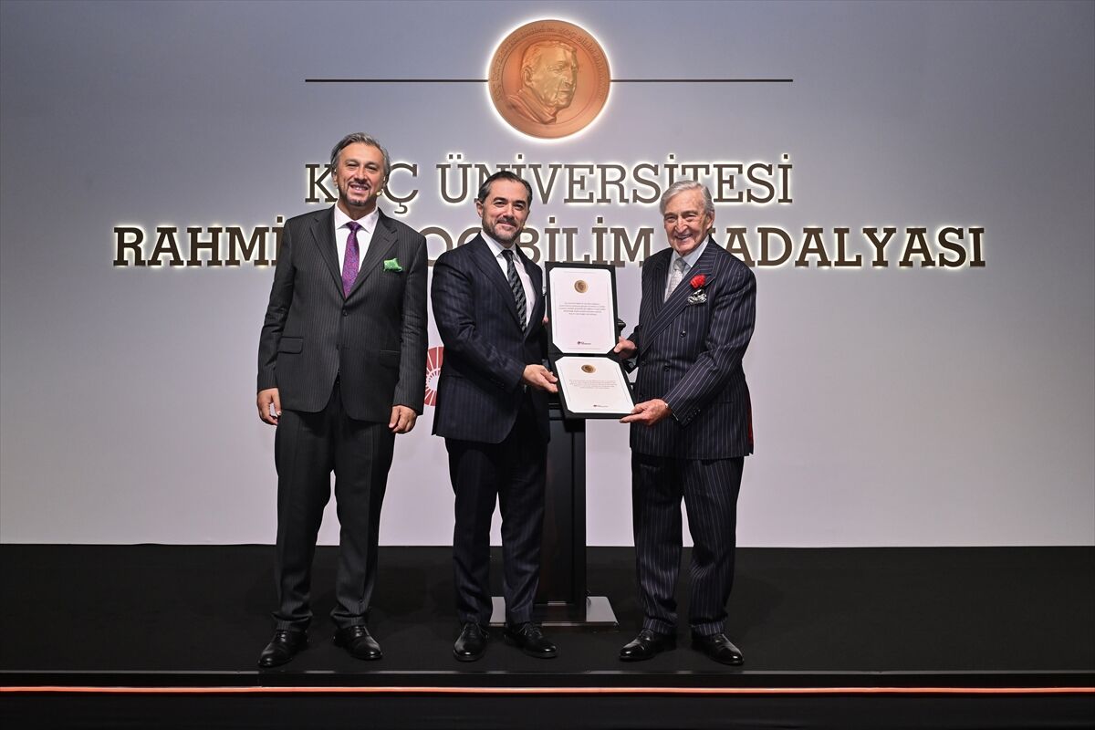 Koç Üniversitesi Rahmi M. Koç Bilim Madalyası Prof. Dr. Ufuk Akçiğit'e verildi