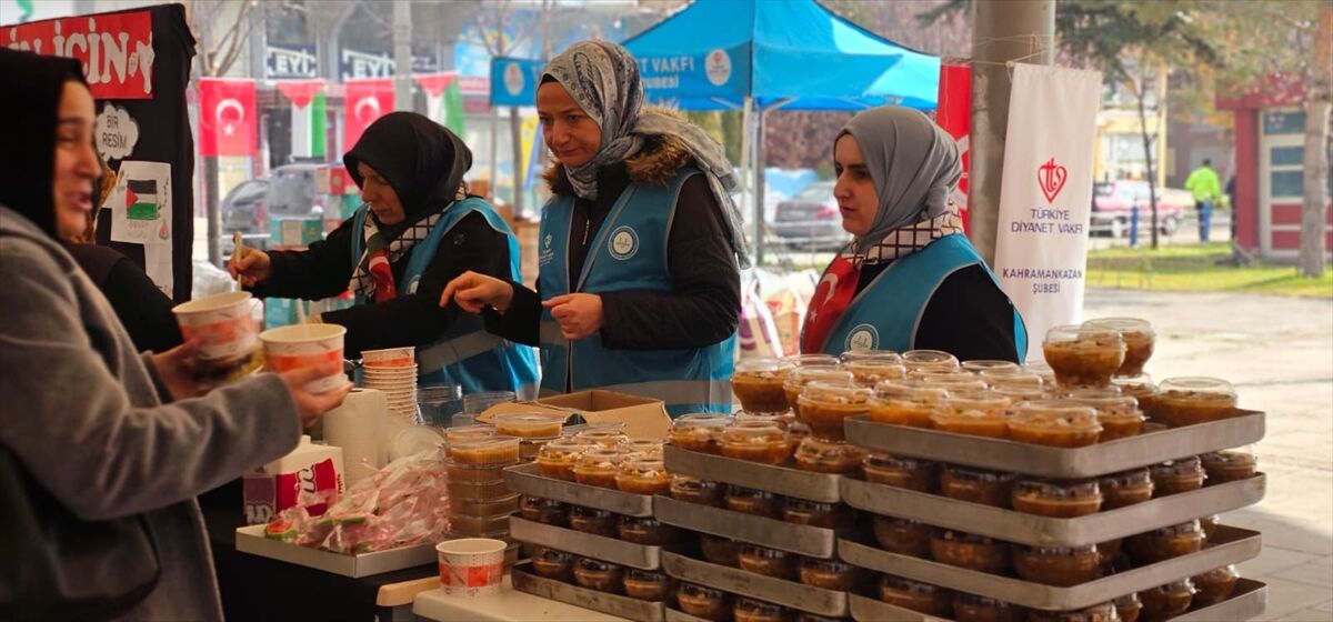 Kahramankazan'da Gazze için hayır çarşısı açıldı