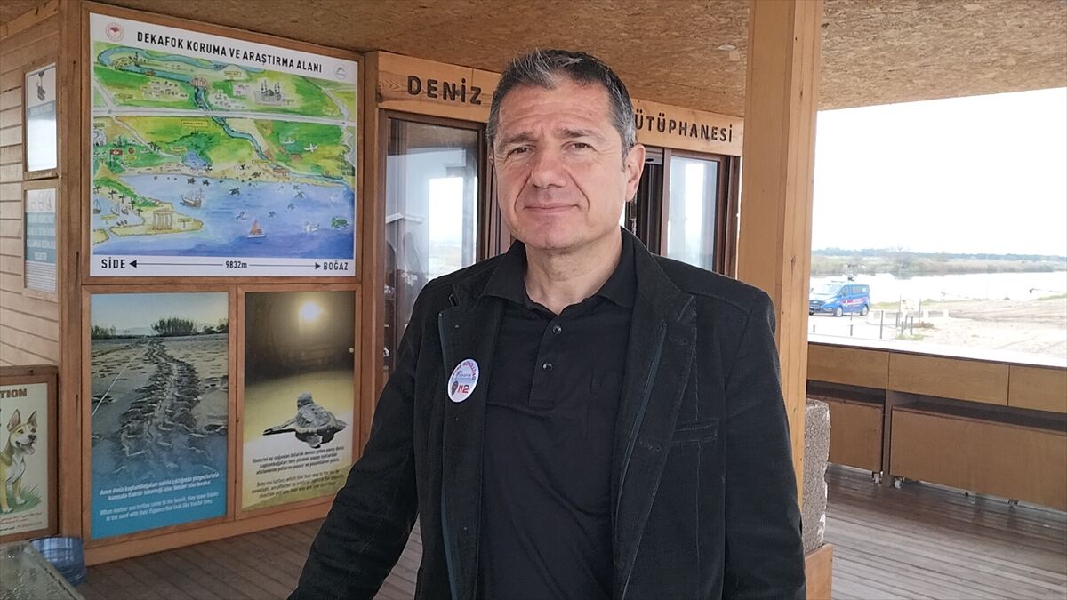 Yaralı Caretta caretta tedavisinin ardından Antalya'da denize bırakıldı