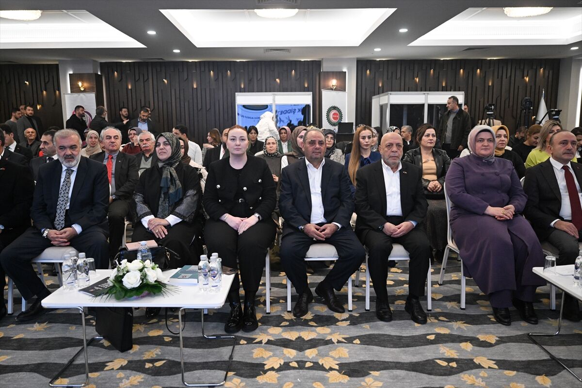 HAK-İŞ Genel Başkanı Arslan, 'İslam ve Kadın' panelinde konuştu:
