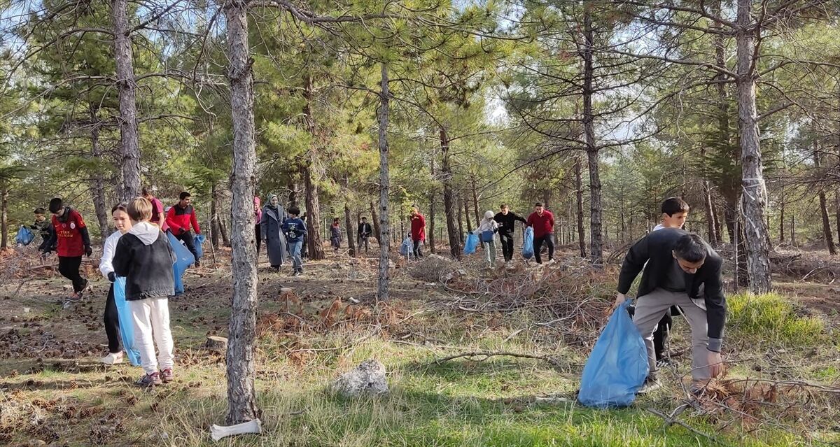 Ankara'da sınıfı bir günlüğüne ormana taşıdılar