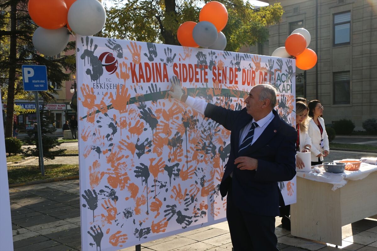 Eskişehir'de 'Kadına Şiddete Karşı Sen De Dur De! El İzi' etkinliği düzenlendi