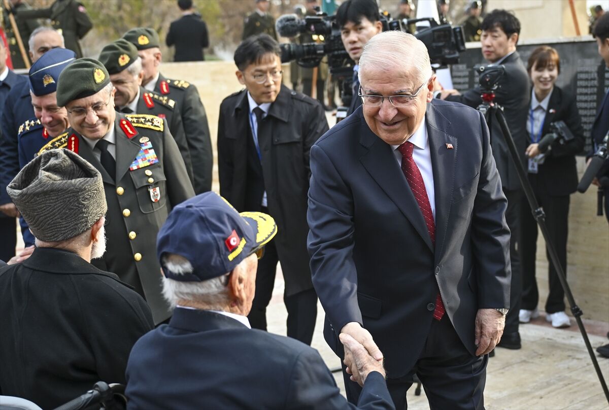 Güney Kore Devlet Başkanı Lee, Ankara'daki 'Kore'de Savaşan Türkler Anıtı'nı ziyaret etti