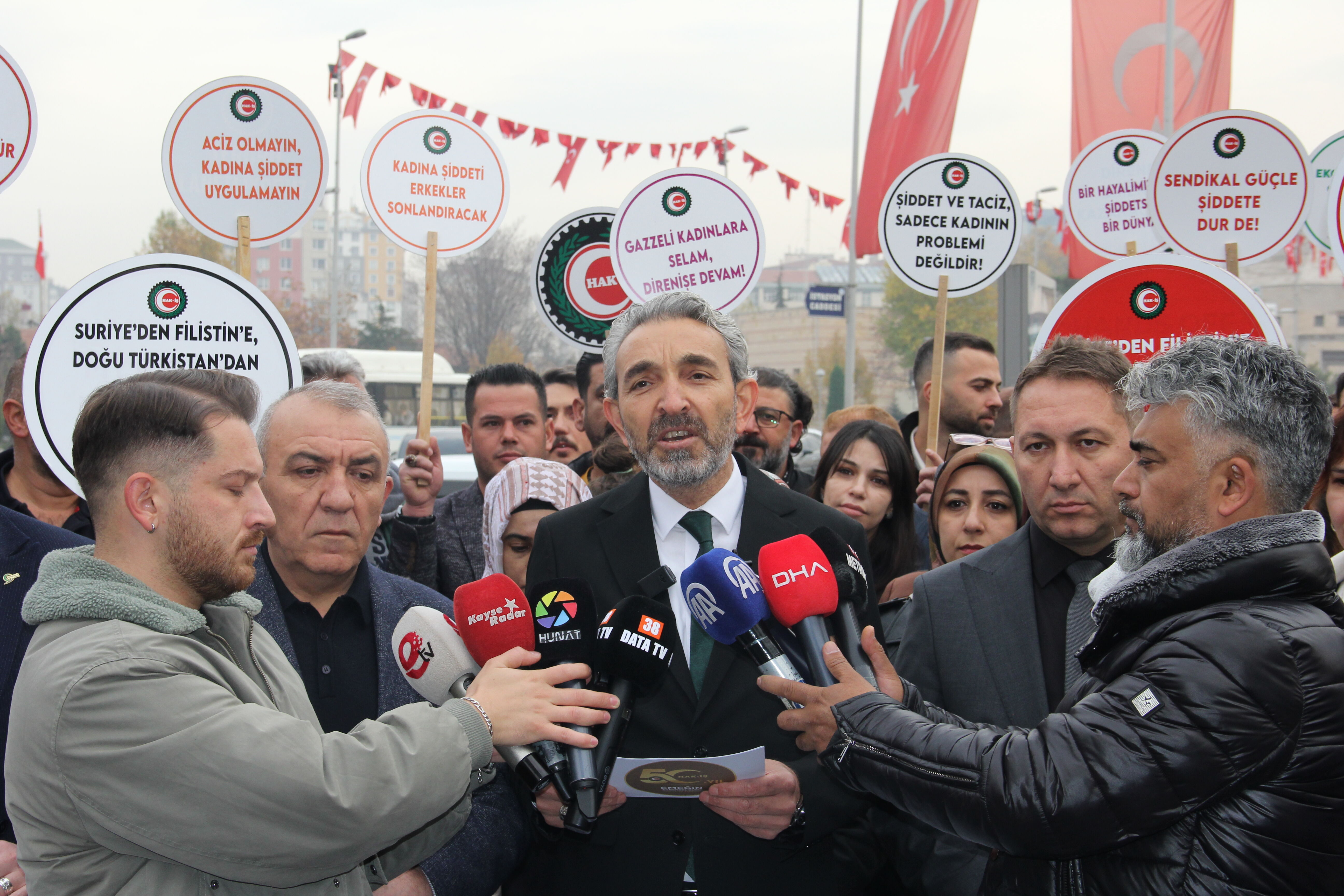 HAK-İŞ'ten 'Kadına Yönelik Şiddete Karşı Uluslararası Mücadele Günü' açıklaması
