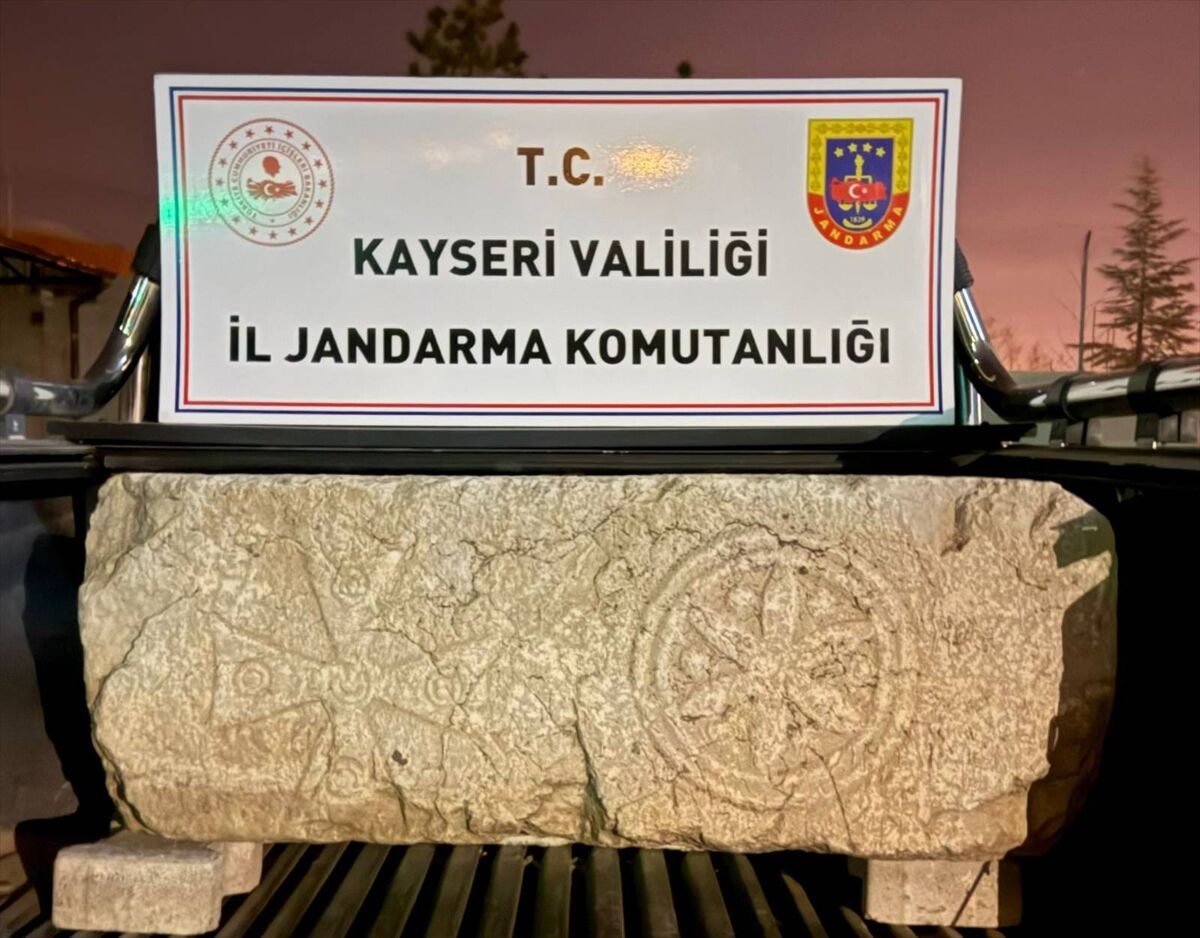 Kayseri'de 6. yüzyıla ait olduğu değerlendirilen kapı sovesi ele geçirildi