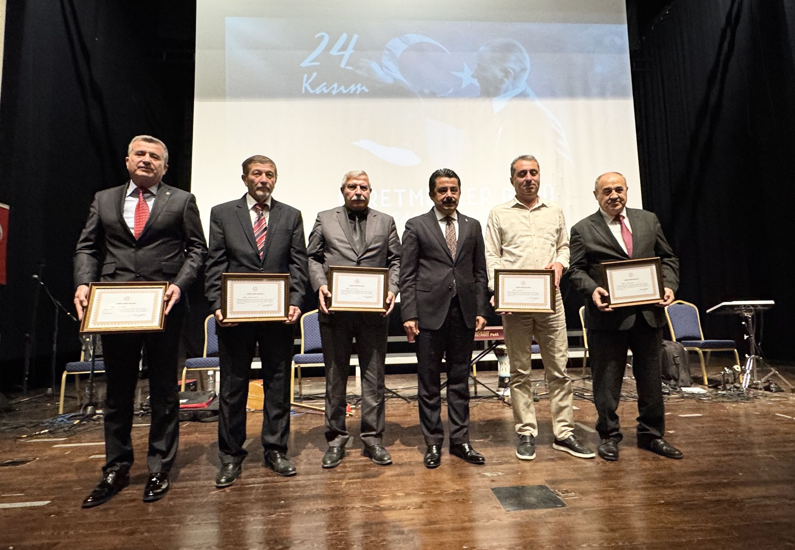 İç Anadolu'da 24 Kasım Öğretmenler Günü kutlandı