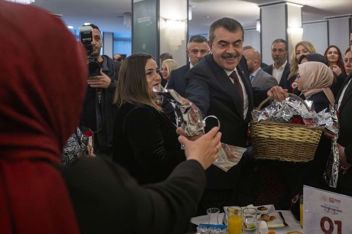 Bakan Tekin, 24 Kasım etkinlikleri kapsamında 81 ilden gelen öğretmenlerle buluştu:
