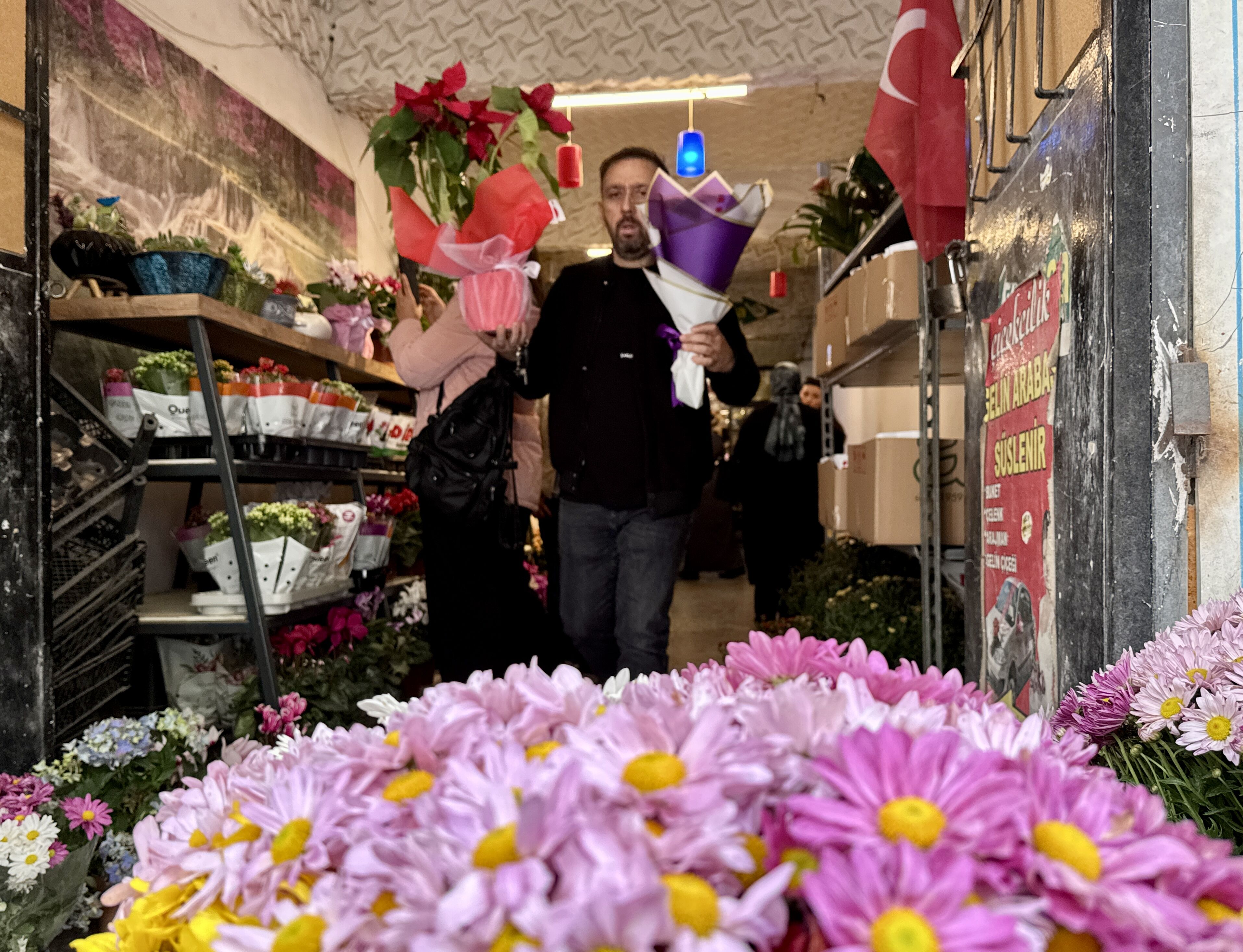 Nevşehir ve Kırşehir'deki çiçekçilerde '24 Kasım Öğretmenler Günü' yoğunluğu
