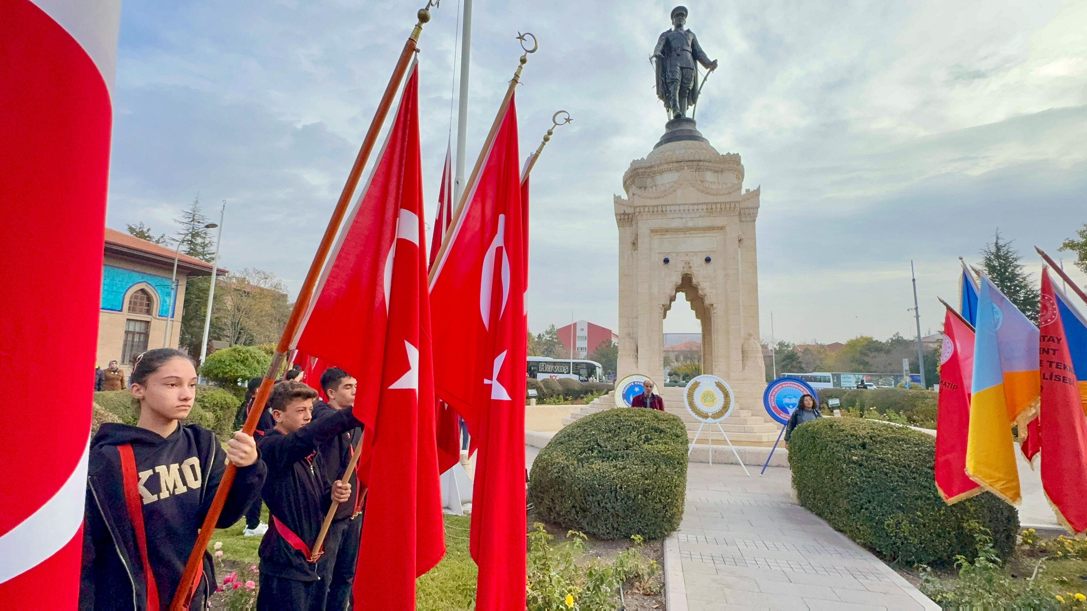 Konya ve çevre illerde 24 Kasım Öğretmenler Günü kutlandı