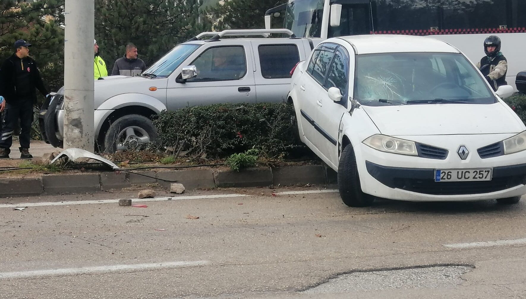 Eskişehir'de otomobillerin çarptığı 2 kişi hayatını kaybetti