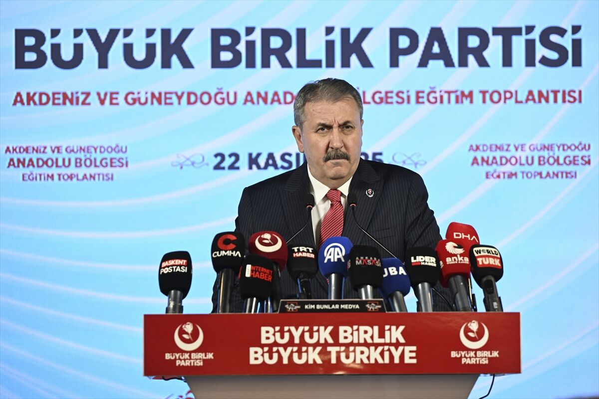 BBP Genel Başkanı Destici, partisinin eğitim toplantısında konuştu: