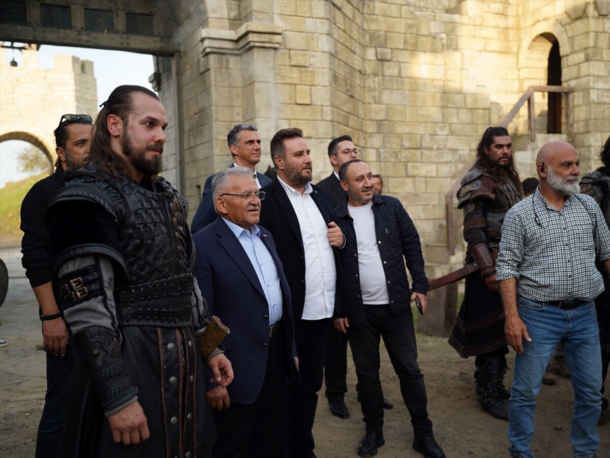 Başkan Büyükkılıç, İstanbul'daki Bozdağ Film Platolarını ziyaret etti