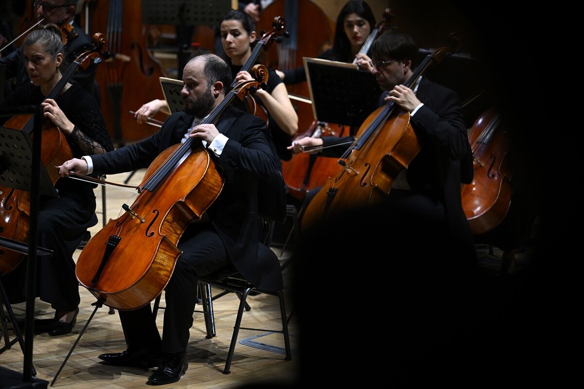 CSO ve İZDSO'dan kuruluş yıl dönümü ortak konseri