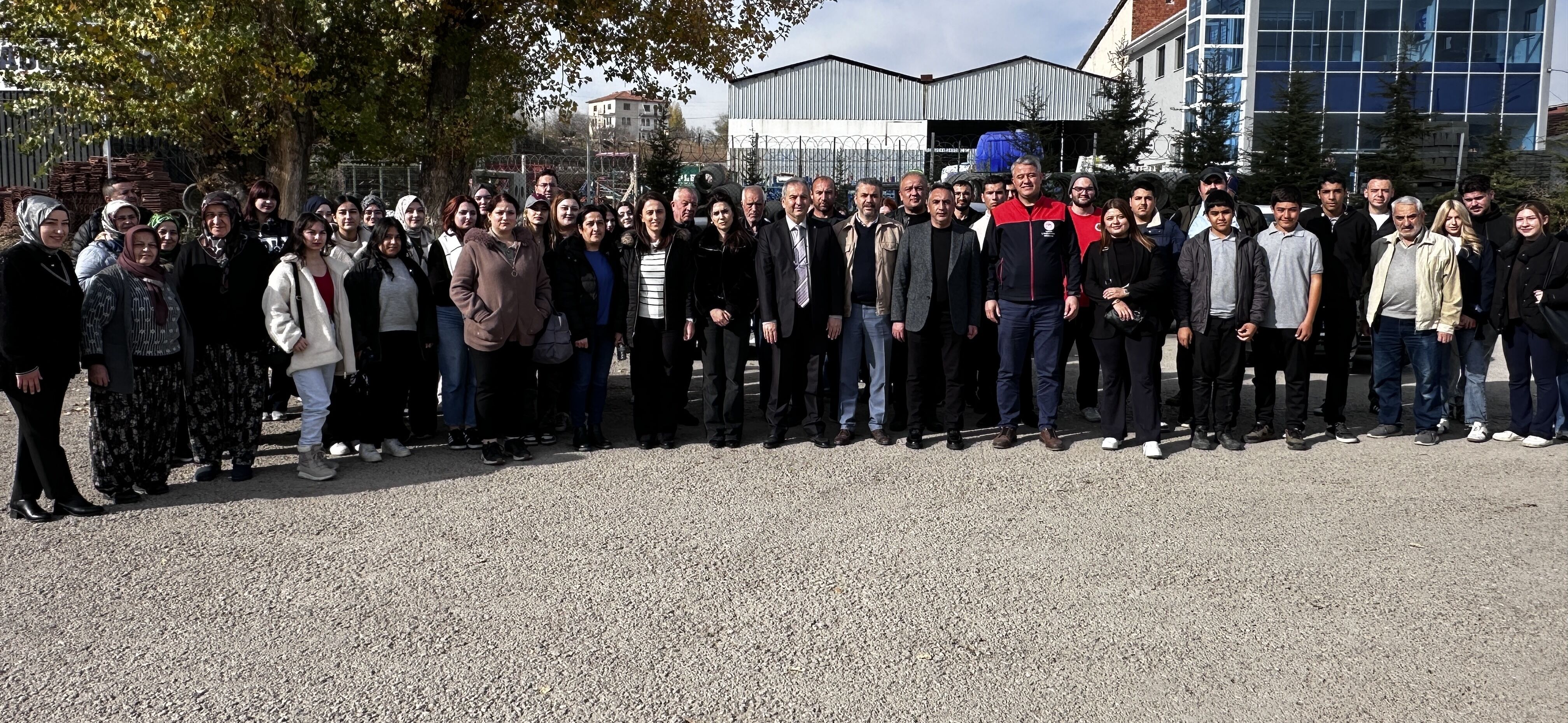 Çubuk'ta domates üreticilerine sertifika verildi