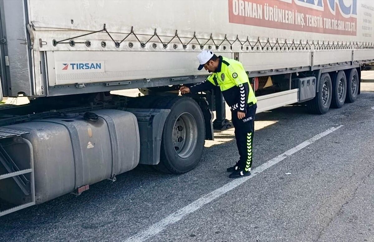 Kırşehir'de zorunlu kış lastiği denetimi yapıldı