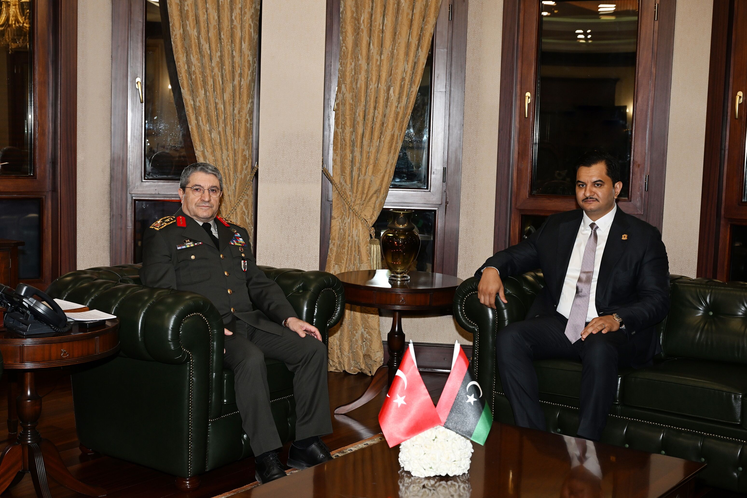 Genelkurmay Başkanı Orgeneral Bayraktaroğlu, Libya Ordusu Genel Komutan Yardımcısı Orgeneral Hafter ile görüştü