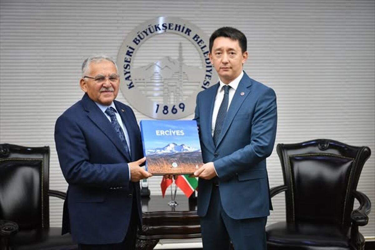 Başkan Büyükkılıç, Tataristan Cumhuriyeti Türkiye Yetkili Temsilcisi Gataullin'i ağırladı