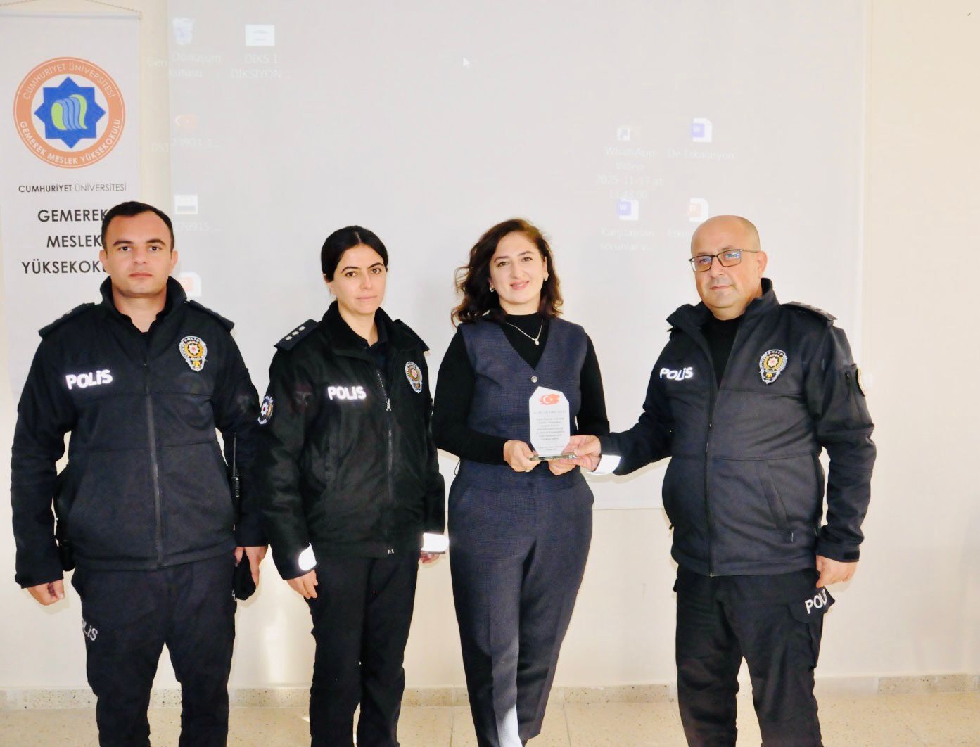 Gemerek'te emniyet personeline 'Halkla İlişkiler ve Etkili İletişim' konulu seminer verildi