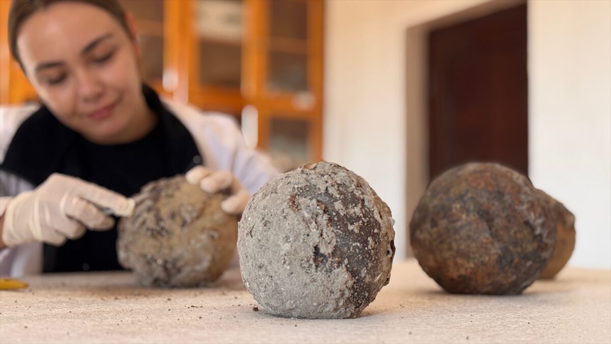 Konya'da Selçuklu kalesinin topuzları gün yüzüne çıkarıldı