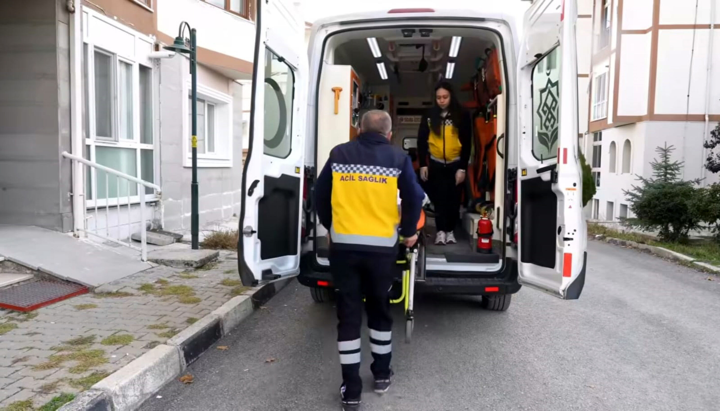 Beypazarı Belediyesi'nin hasta nakil aracı hizmete girdi