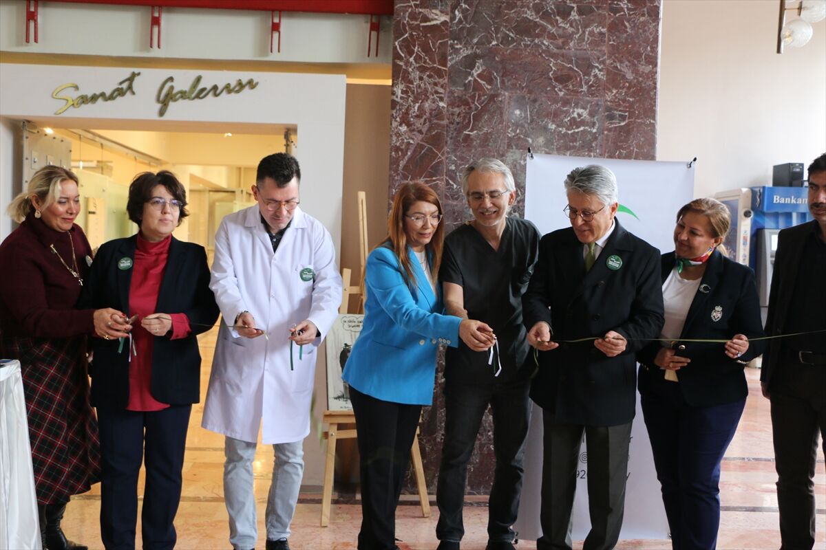 Eskişehir'de 'Bağımlılık Temalı Karikatür Sergisi' açıldı