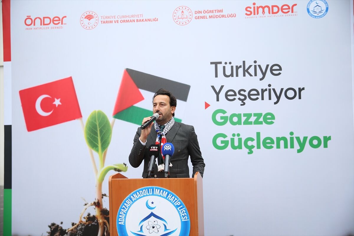 Şehitler ve Gazze'de hayatını kaybedenler için Sakarya'da fidanlar toprakla buluştu