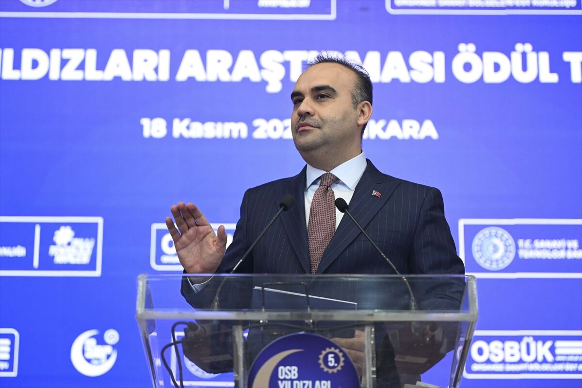 Bakan Kacır, 'OSB Yıldızları Araştırması Ödül Töreni'nde konuştu: