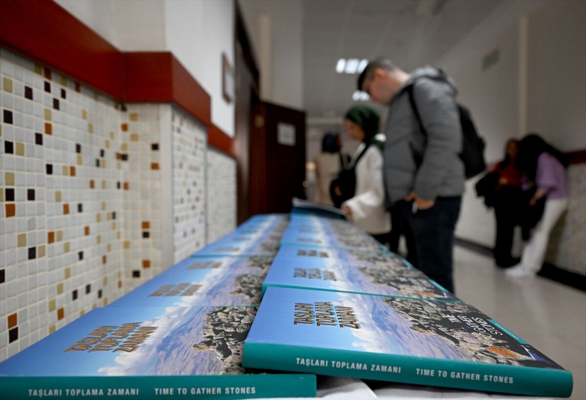 Başkentte, 'Taşları Toplama Zamanı' kitabı tanıtıldı