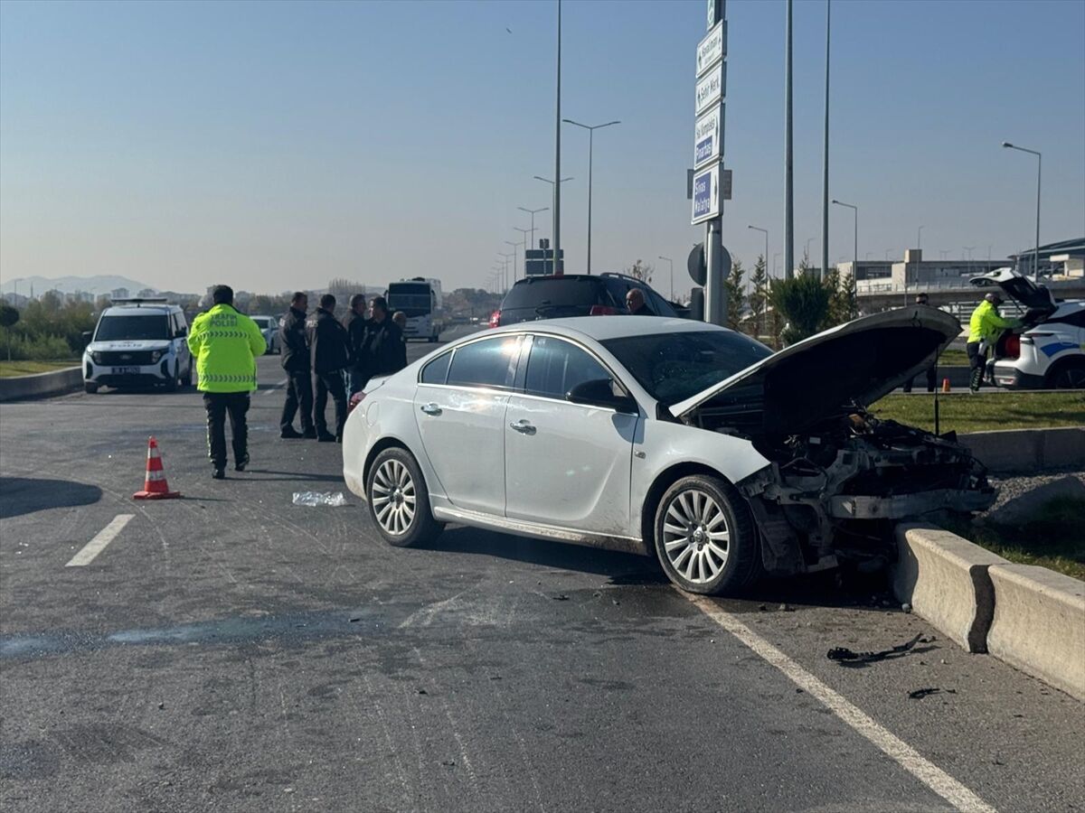 Kayseri'de iki otomobilin çarpıştığı kazada 5 kişi yaralandı