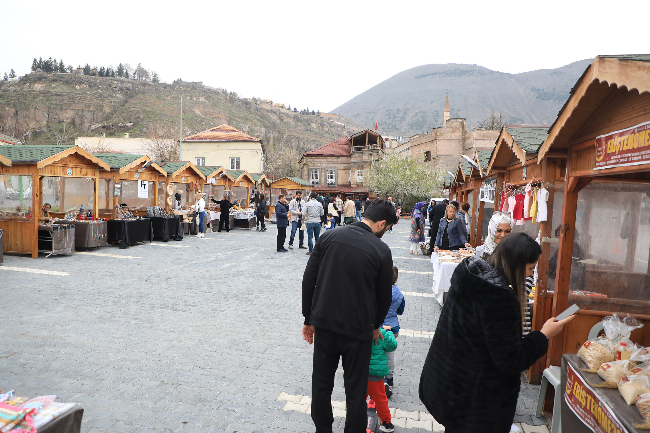 Talas'ta Maharetli Eller Kadın Üretici Pazarı açıldı